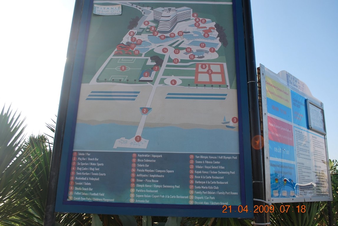 imagini hotel TITANIC LARA